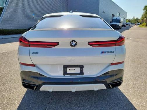 2022 BMW X6 M50i