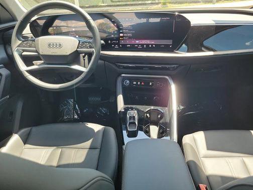 Tambora Gray Metallic 2025 Audi Q5 Premium TFSI quattro S tronic