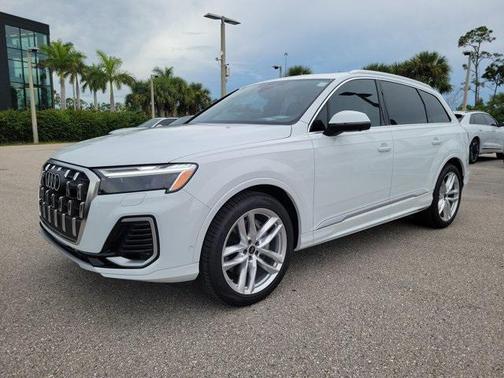 2025 Audi Q7 55 Premium Plus