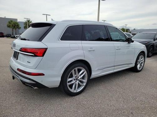 2025 Audi Q7 55 Premium Plus