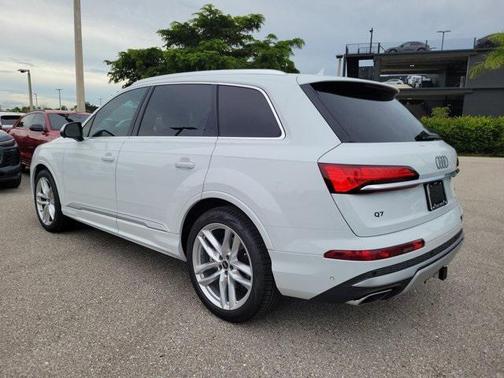 2025 Audi Q7 55 Premium Plus