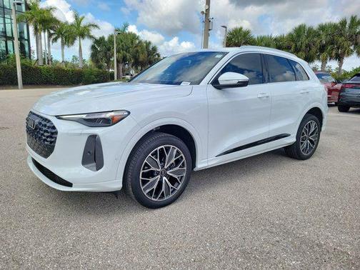 Glacier White Metallic 2025 Audi Q5 Premium Plus TFSI quattro S tronic