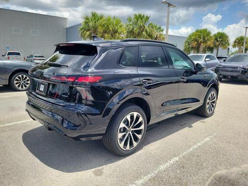 Mythos Black Metallic 2026 Audi Q3 TFSI quattro S tronic