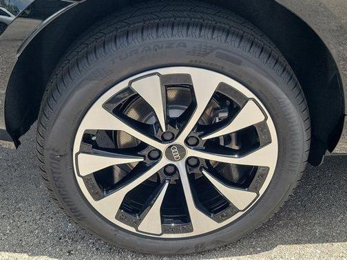 Mythos Black Metallic 2026 Audi Q3 TFSI quattro S tronic
