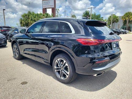 Mythos Black Metallic 2026 Audi Q5 Premium TFSI quattro S tronic
