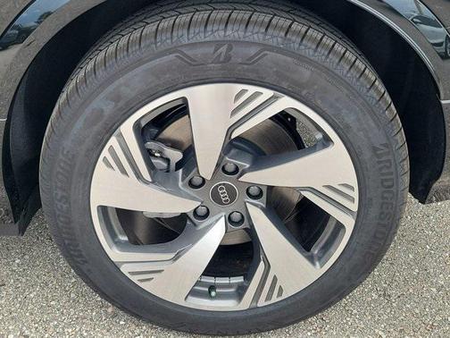 2025 Audi Q6 e-tron Premium Plus quattro