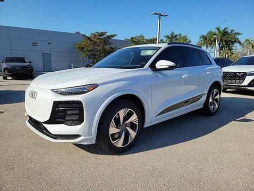 2025 Audi Q6 e-tron Premium Plus quattro