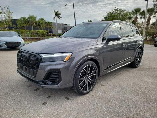 2025 Audi Q7 55 Premium Plus