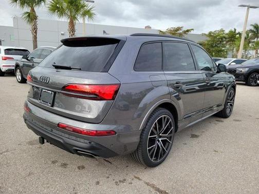 2025 Audi Q7 55 Premium Plus