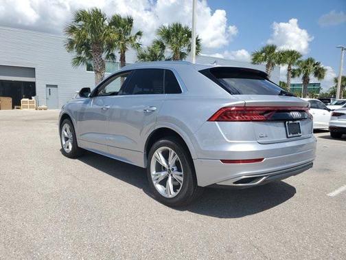 2022 Audi Q8 55 Premium Plus