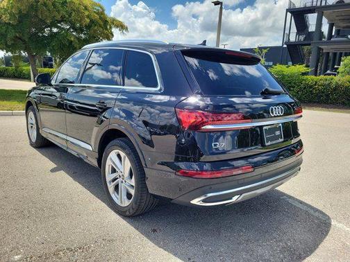 Mythos Black Metallic 2023 Audi Q7 45 Premium Plus