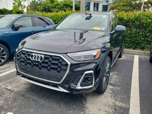 Mythos Black Metallic 2023 Audi Q5 45 S line Premium