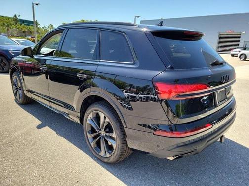 2025 Audi Q7 55 Premium Plus