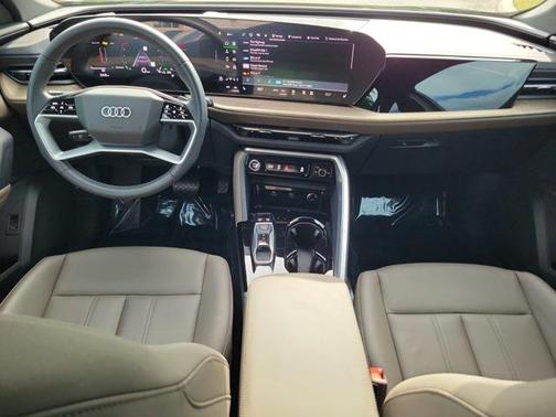 2025 Audi Q5 Premium TFSI quattro S tronic