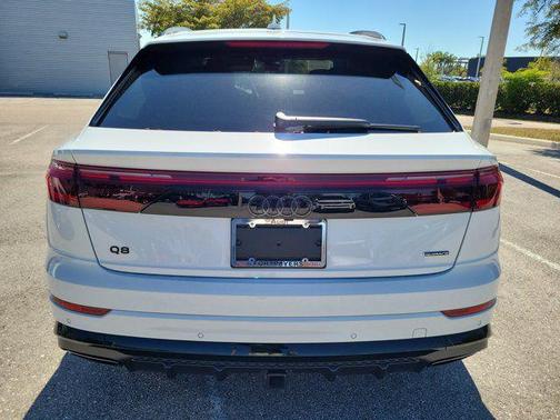 Glacier White Metallic 2025 Audi Q8 55 Premium Plus