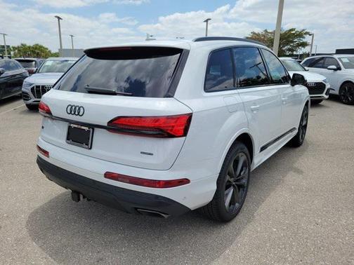 2025 Audi Q7 55 Premium Plus