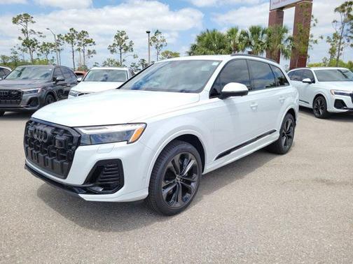 2025 Audi Q7 55 Premium Plus