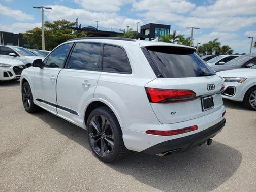 2025 Audi Q7 55 Premium Plus
