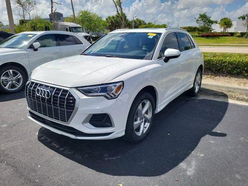 Ibis White 2020 Audi Q3 45 Premium Plus