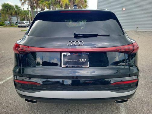 Mythos Black Metallic 2025 Audi Q5 Premium Plus TFSI quattro S tronic