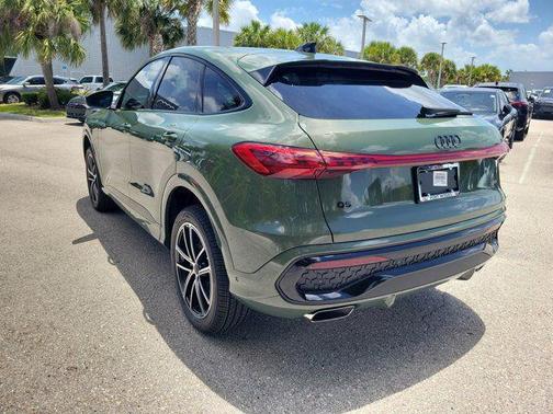 District Green Metallic 2026 Audi Q5 Sportback Premium Plus TFSI quattro S tronic