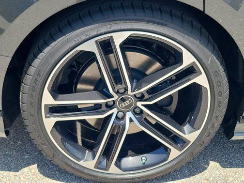 daytona gray pearl effect 2026 Audi A8 55 TFSI quattro Tiptronic