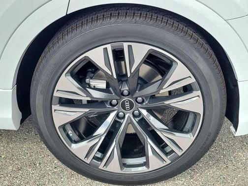 2026 Audi Q8 55 Premium Plus