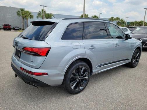 2025 Audi Q7 55 Premium Plus