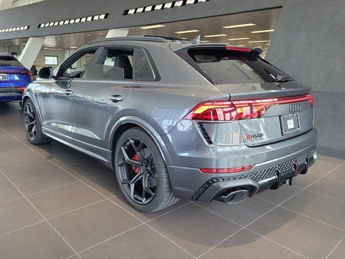 Daytona Gray Pearl Effect 2026 Audi RS Q8 4.0T