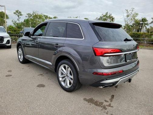 2025 Audi Q7 55 Premium Plus