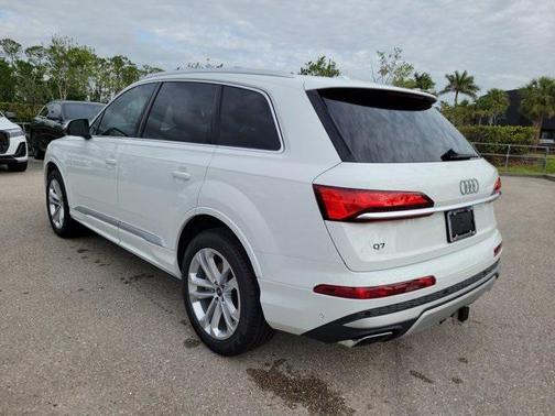 2025 Audi Q7 55 Premium Plus