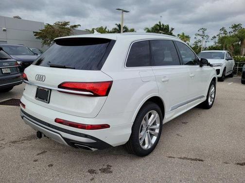 2025 Audi Q7 55 Premium Plus