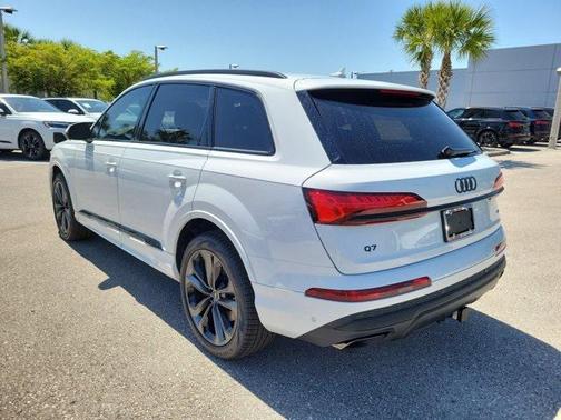 2025 Audi Q7 55 Premium Plus