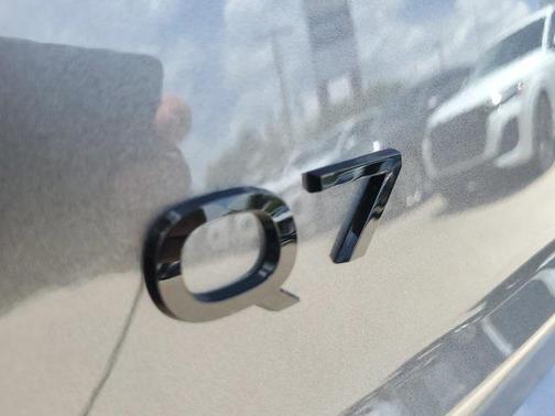 2025 Audi Q7 55 Premium Plus