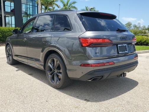 2025 Audi Q7 55 Premium Plus