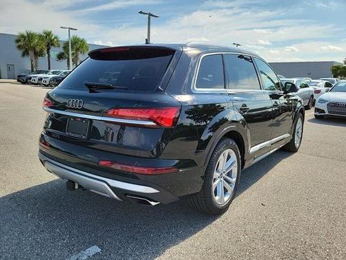 2025 Audi Q7 55 Prestige