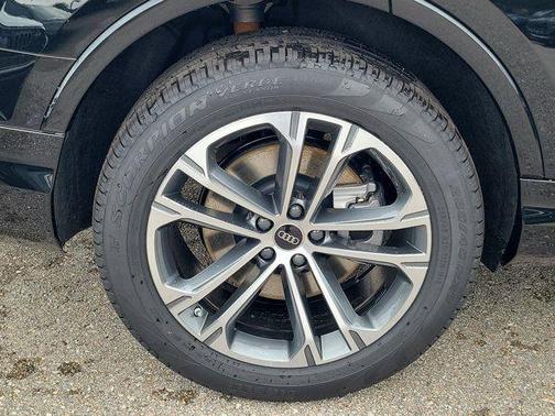 2026 Audi Q7 45 Premium