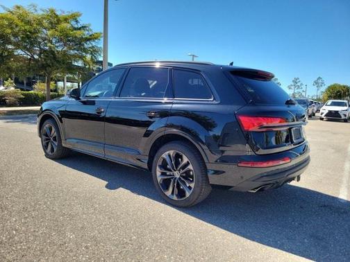 2025 Audi Q7 55 Premium Plus