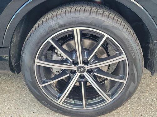 2026 Audi Q7 45 Premium Plus