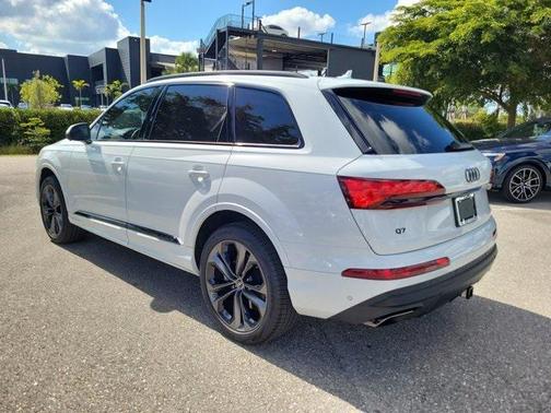 2025 Audi Q7 55 Premium Plus