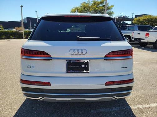 2023 Audi Q7 55 Premium Plus