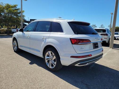 2023 Audi Q7 55 Premium Plus