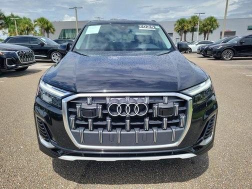 2025 Audi Q7 45 Premium