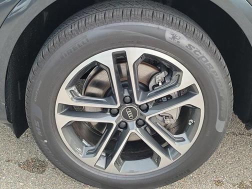 2025 Audi Q5 Premium