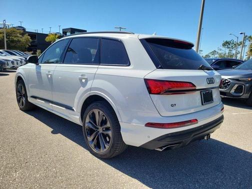 2025 Audi Q7 55 Premium Plus
