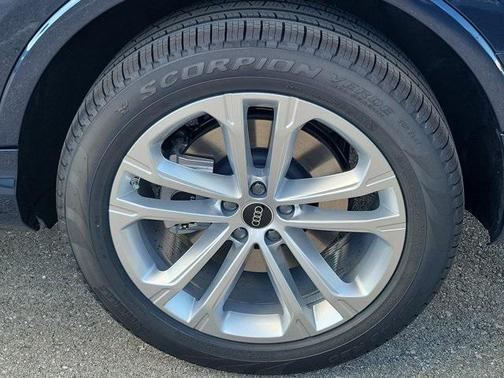 2026 Audi Q7 45 Premium Plus