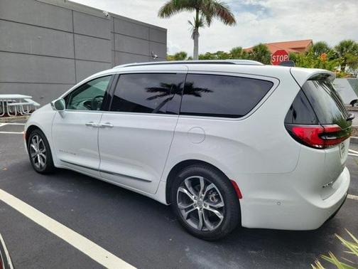 2024 Chrysler Pacifica L