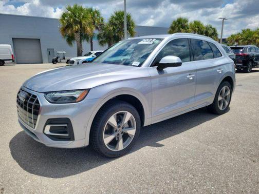 Florett Silver Metallic 2023 Audi Q5 Prestige 40 TFSI quattro S tronic