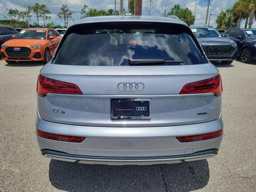 Florett Silver Metallic 2023 Audi Q5 Prestige 40 TFSI quattro S tronic