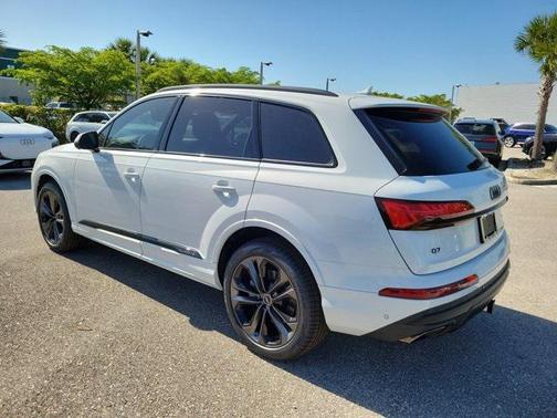 2025 Audi Q7 55 Premium Plus